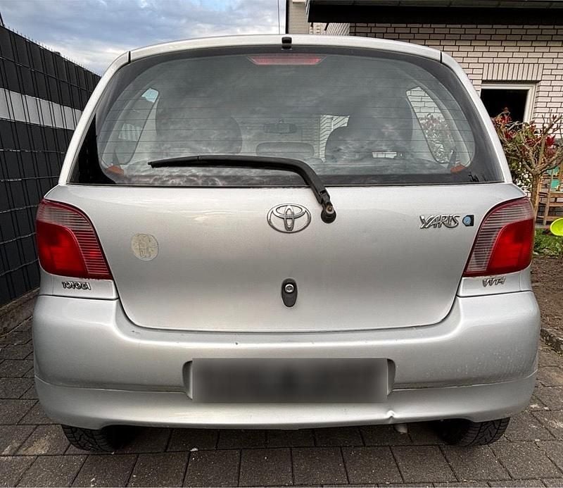 Gebraucht Toyota Yaris 68 PS (50 kW) 2001 Silber Kleinwagen