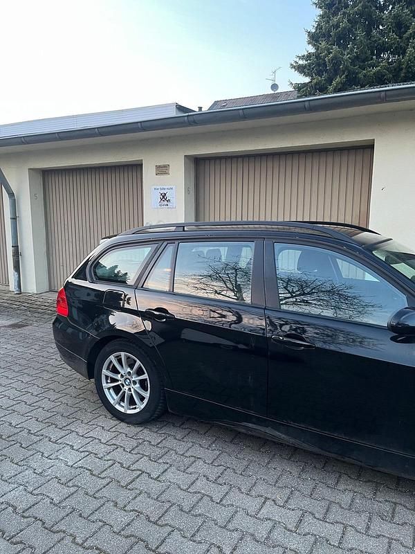 Gebraucht BMW 320 150 PS (110 kW) 2006 Schwarz Kombi