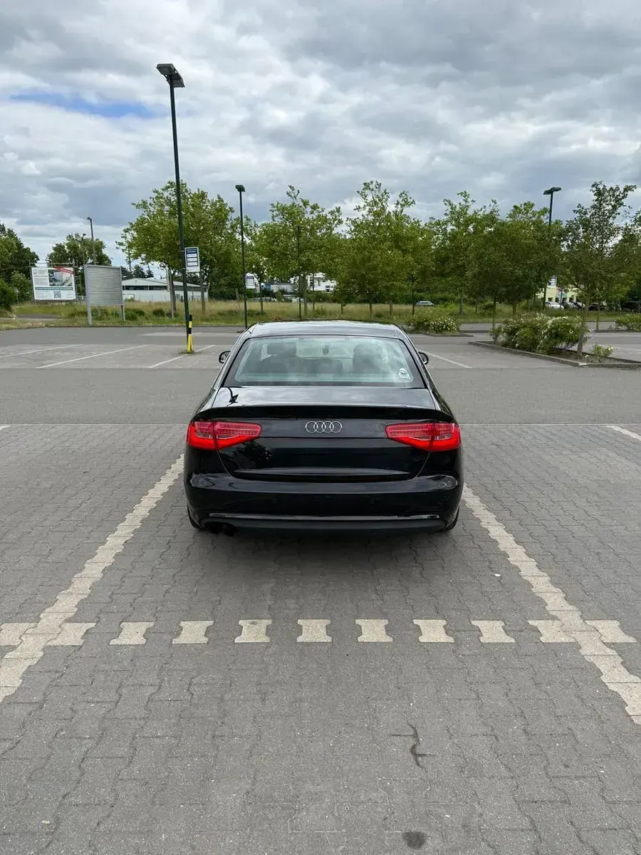Gebraucht Audi A4 120 PS (88 kW) 2013 Schwarz Limousine