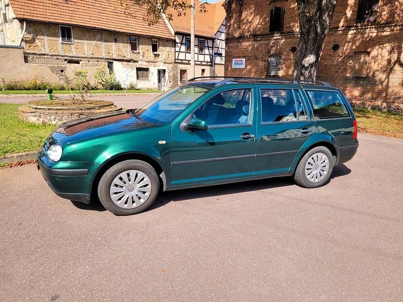 Grün Gebraucht 1999 VW Golf IV Kombi | 3.900 € - Bild 1/4