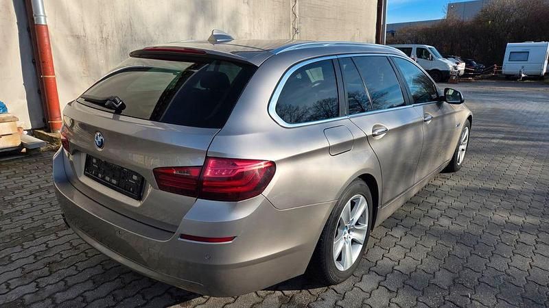 Gebraucht BMW 520 190 PS (139 kW) 2015 Silber Kombi