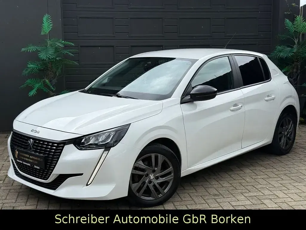 Gebraucht Peugeot 208 102 PS (75 kW) 2022 Weiß Kleinwagen