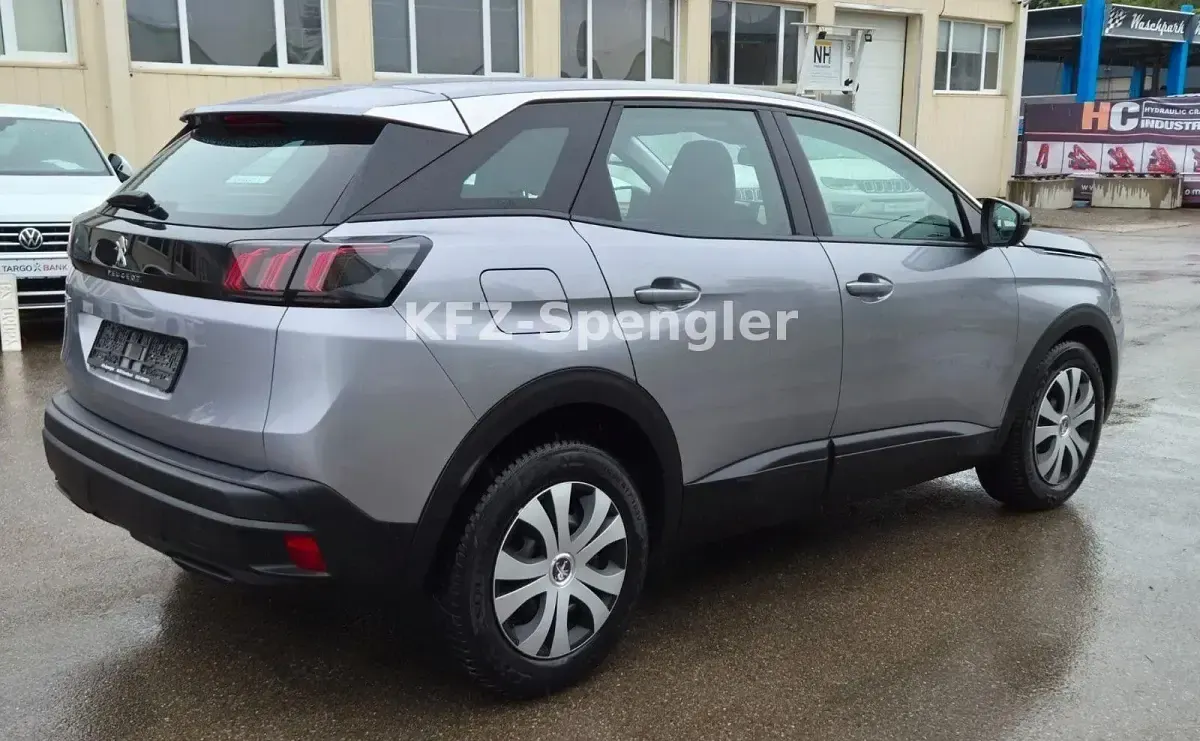 Gebraucht Peugeot 3008 Active 131 PS (96 kW) 2022 Grau SUV