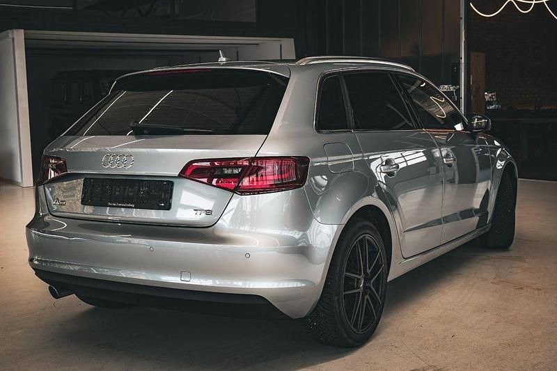 Gebraucht Audi A3 Sport 110 PS (80 kW) 2015 Silber Limousine