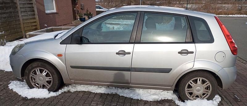 Gebraucht Ford Fiesta 60 PS (44 kW) 2007 Silber Kleinwagen