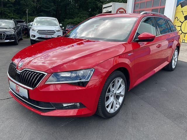Rot Gebraucht 2017 Skoda Superb Style Kombi | 17.900 € (Guter Preis) - Bild 1/4