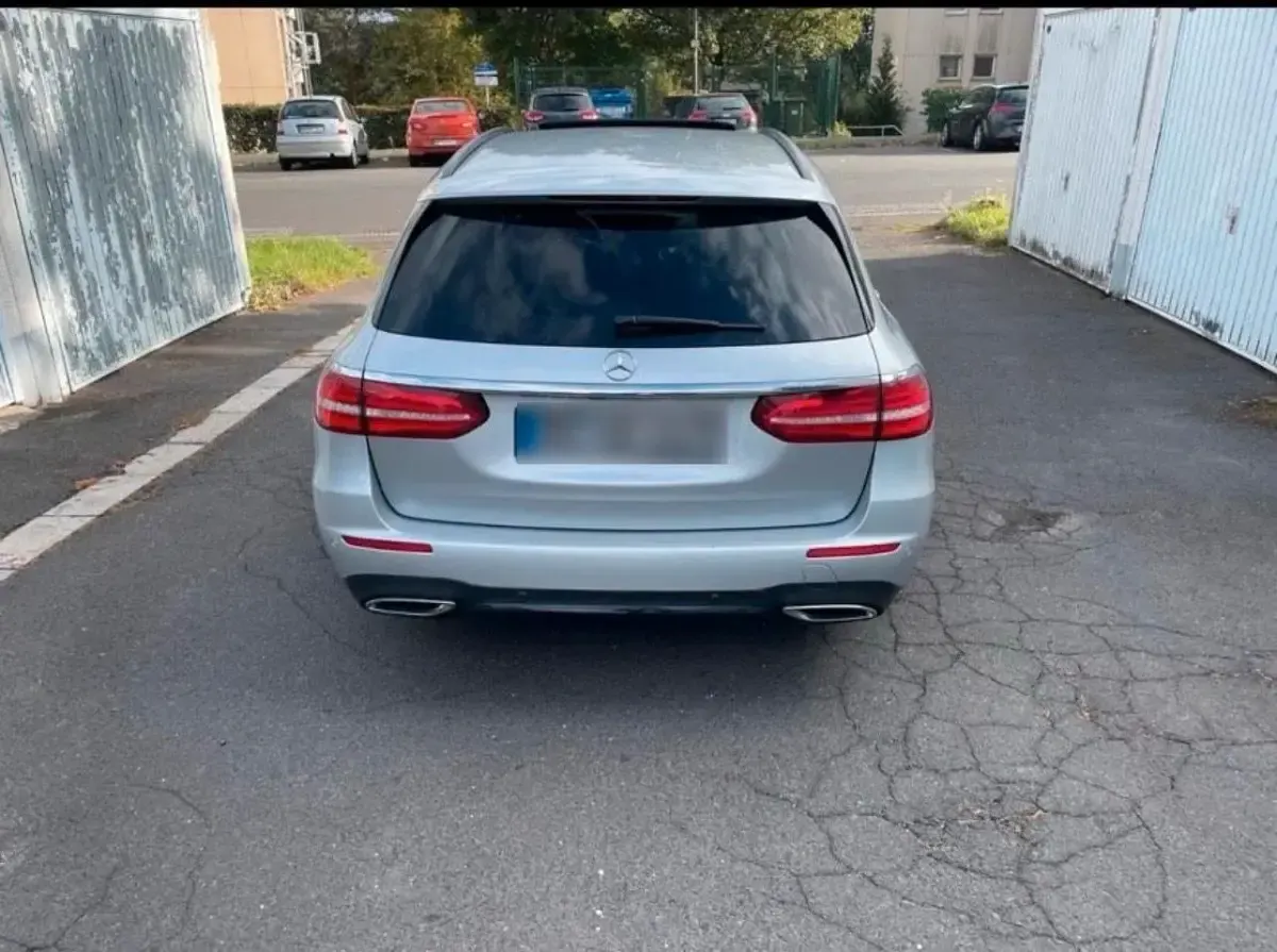 Gebraucht Mercedes E220 AMG line 190 PS (139 kW) 2017 Grau Kombi