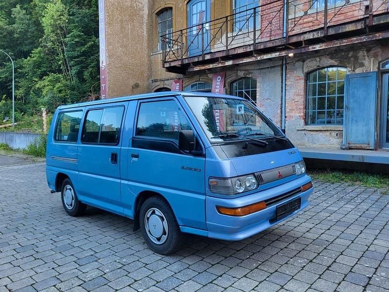 Blau Gebraucht 1994 Mitsubishi L300 Van / Kleinbus | 8.350 € - Bild 1/4