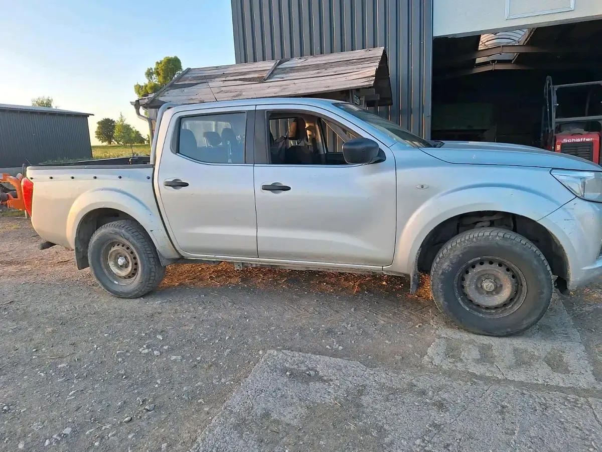 Gebraucht Nissan Navara 163 PS (119 kW) 2016 Silber Pickup