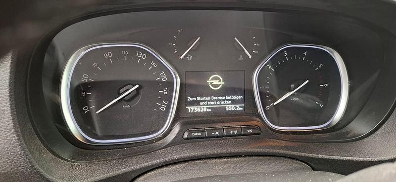 Używany Opel Vivaro 177 KM (130 kW) 2019 Czarny Minivan