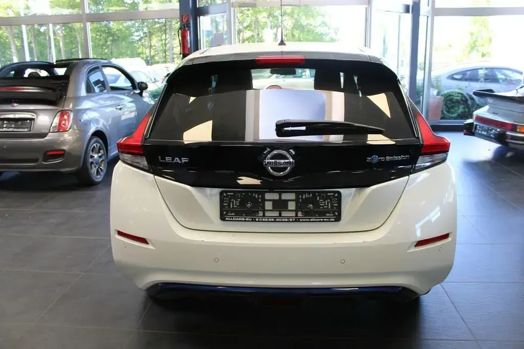 Gebraucht Nissan Leaf Tekna 110 kW (150 PS) 2019 Weiß Kleinwagen