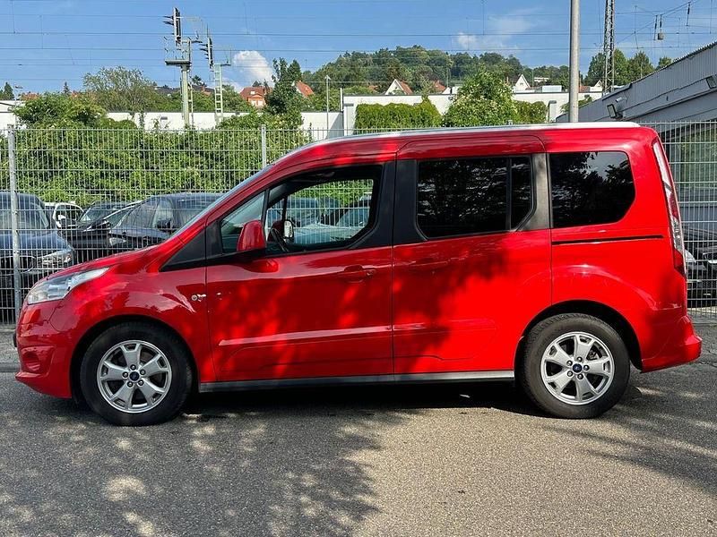 Gebraucht Ford Tourneo Connect Titanium 120 PS (88 kW) 2017 Rot Van / Kleinbus