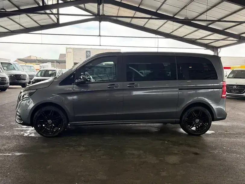 Gebraucht Mercedes V300 AMG 237 PS (174 kW) 2022 Grau Van / Kleinbus