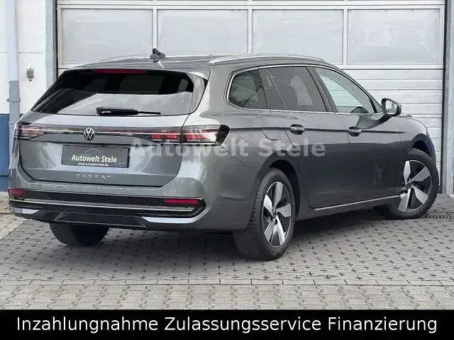 Gebraucht VW Passat Elegance 150 PS (110 kW) 2025 Grau Kombi