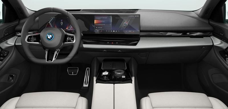 Gebraucht BMW 550e Comfort Edition 177 PS (130 kW) 2025 Weiß Kombi