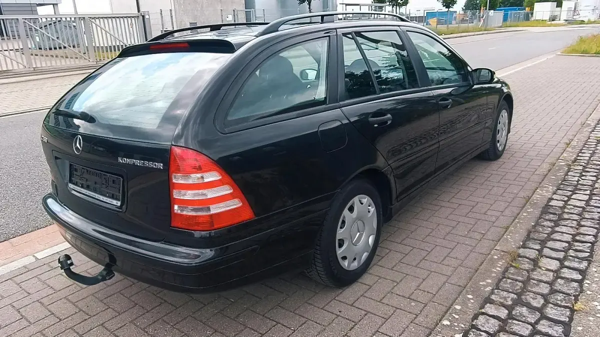 Gebraucht Mercedes C180 143 PS (105 kW) 2004 Schwarz Kombi
