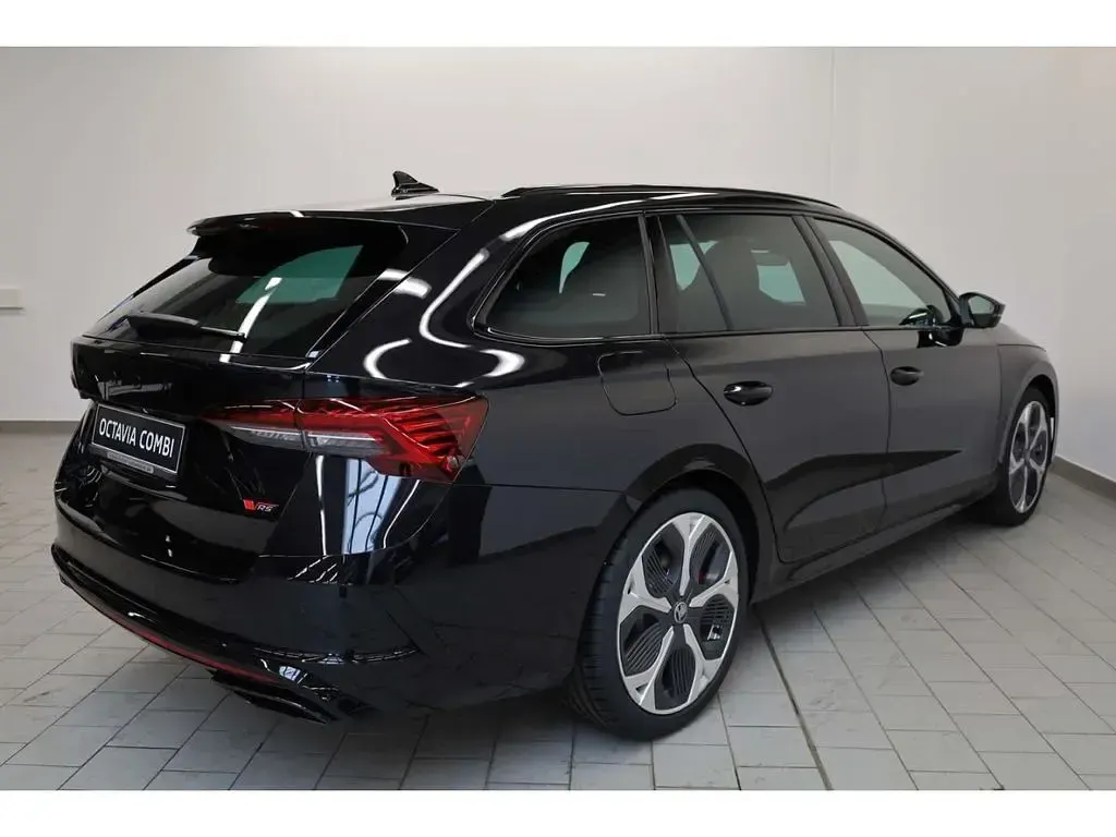 Neu Skoda Octavia RS 265 PS (194 kW) 2025 Schwarz Kombi