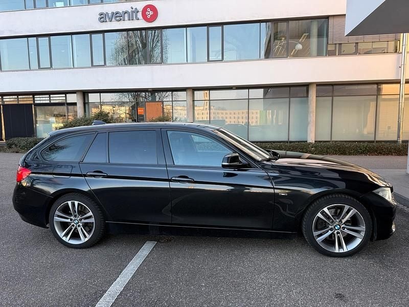 Gebraucht BMW 330 Sport Line 258 PS (189 kW) 2012 Schwarz Kombi
