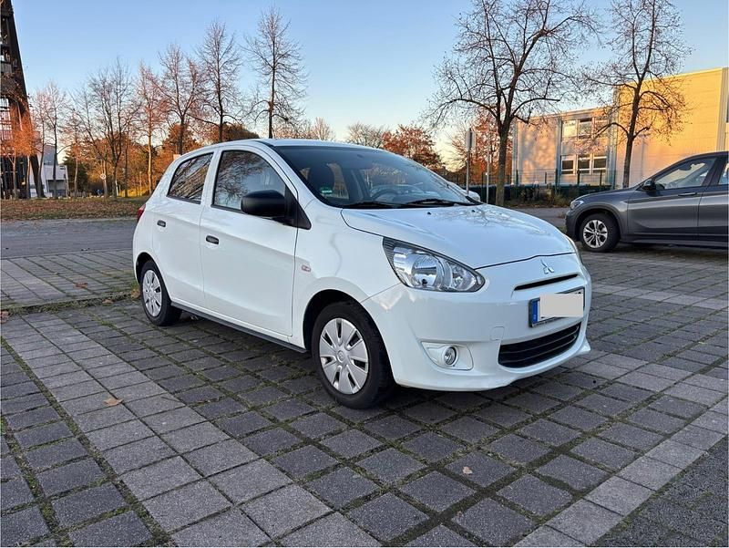 Weiß Gebraucht 2016 Mitsubishi Space Star Diamant Edition Kleinwagen | 5.700 € (Fairer Preis) - Bild 1/4