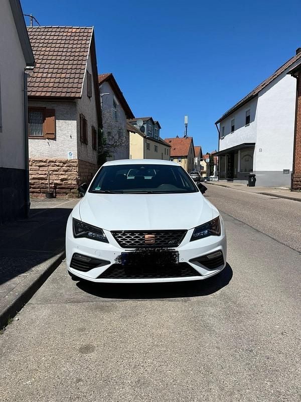 Weiß Gebraucht 2020 Cupra Leon Limousine | 22.999 € (Guter Preis) - Bild 1/4