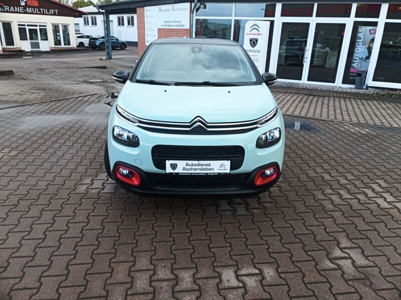 Grün Gebraucht 2018 Citroën C3 PureTech Kleinwagen | 14.490 € (Teuer) - Bild 1/4