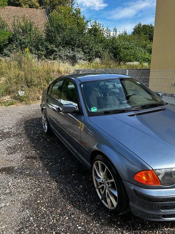 Gebraucht BMW 318 118 PS (86 kW) 1999 Blau Limousine