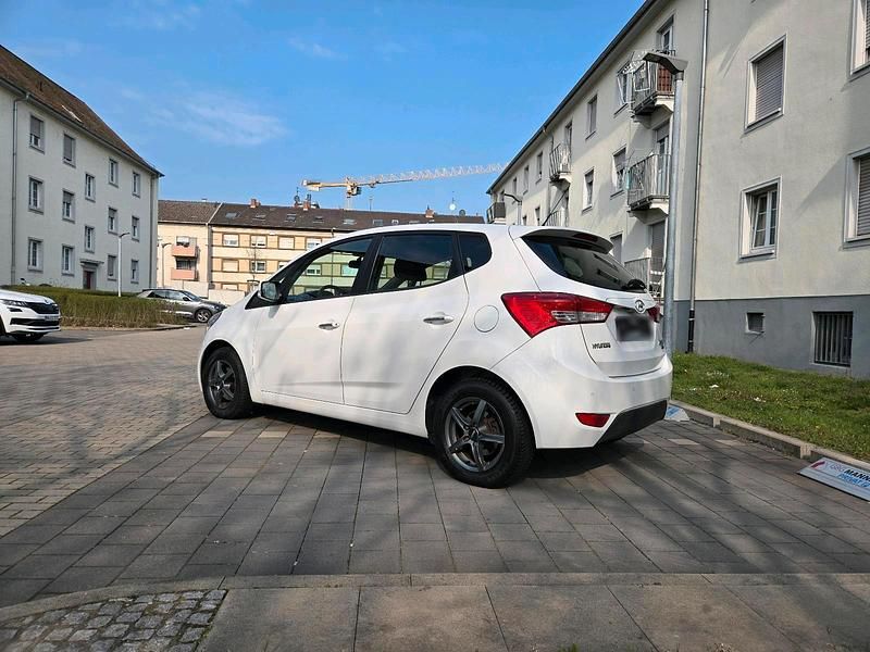 Gebraucht Hyundai ix20 120 PS (88 kW) 2013 Weiß Kleinwagen