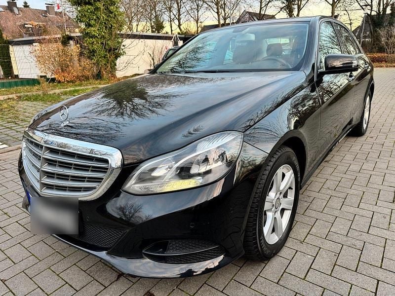 Schwarz Gebraucht 2014 Mercedes E300 Limousine | 13.999 € (Fairer Preis) - Bild 1/4