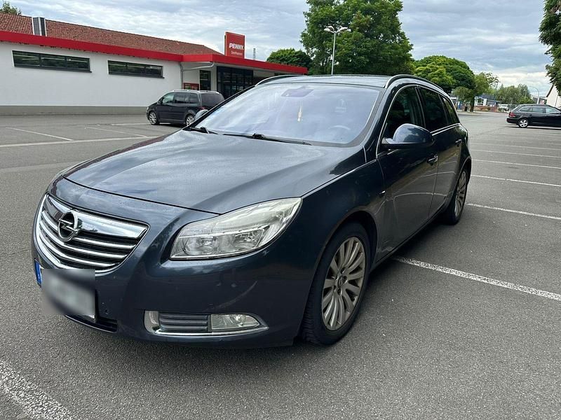 Grau Gebraucht 2011 Opel Insignia Kombi | 3.200 € - Bild 1/4
