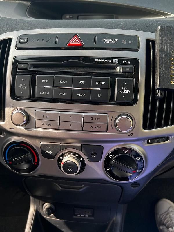 Gebraucht Hyundai i20 2012 Grau Kleinwagen