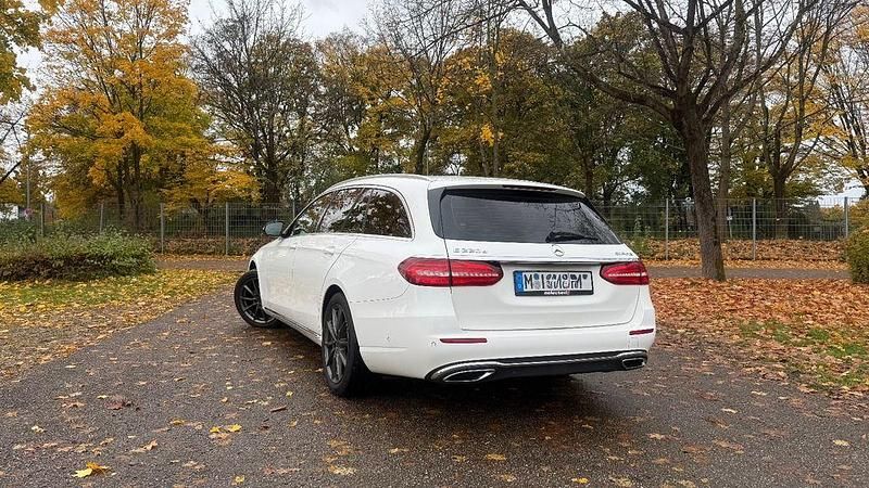 Gebraucht Mercedes E220 AMG line 194 PS (142 kW) 2017 Weiß Kombi