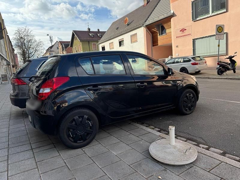 Gebraucht Hyundai i20 88 PS (64 kW) 2010 Schwarz Kleinwagen