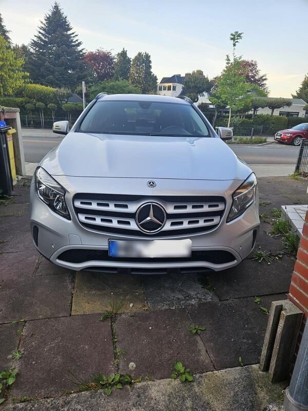 Silber Gebraucht 2019 Mercedes GLA180 SUV | 17.500 € (Guter Preis) - Bild 1/4