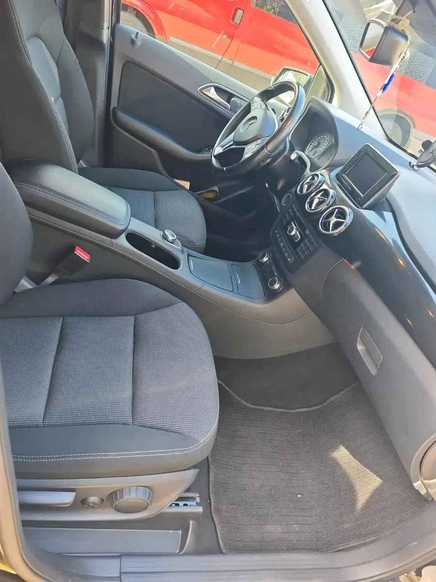 Gebraucht Mercedes B200 156 PS (114 kW) 2014 Schwarz Kleinwagen