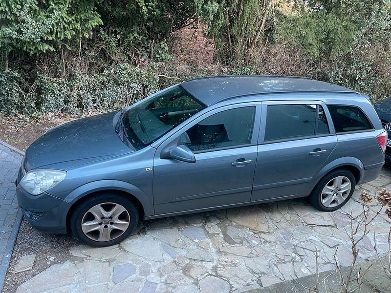 Grau Gebraucht 2007 Opel Astra Limousine | 750 € (Superpreis) - Bild 1/3