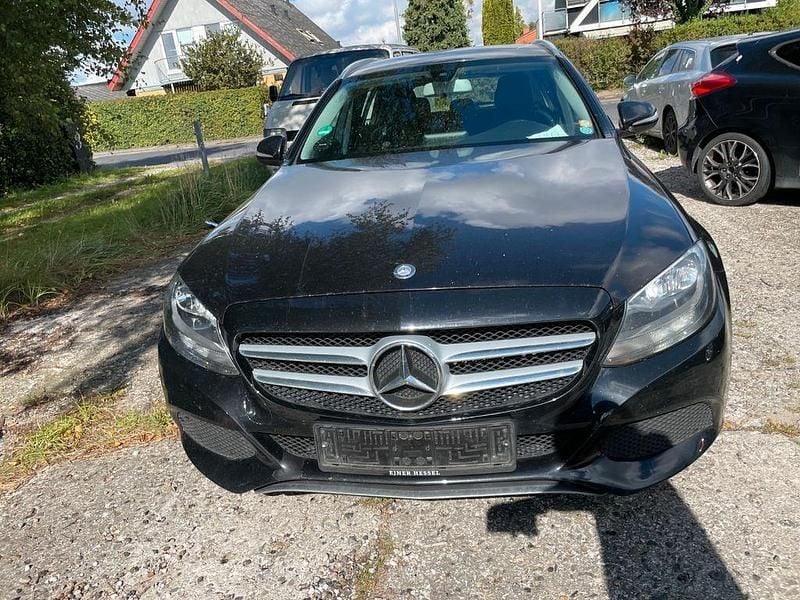 Schwarz Gebraucht 2014 Mercedes C220 Avantgarde Limousine | 9.100 € (Guter Preis) - Bild 1/4