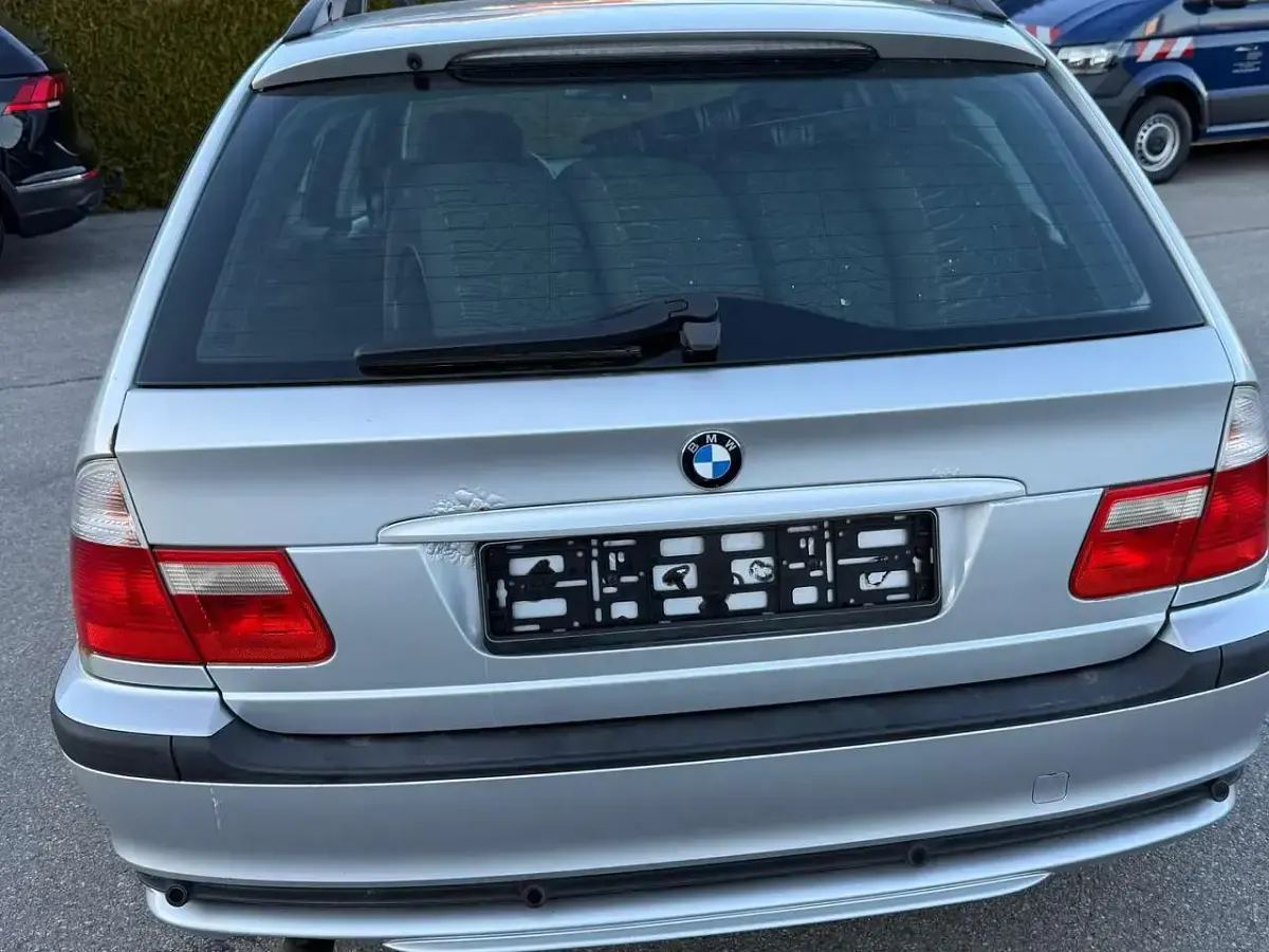 Gebraucht BMW 318 143 PS (105 kW) 2005 Grau Kombi