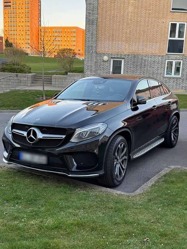 Schwarz Gebraucht 2016 Mercedes GLE350 Coupé | 31.500 € (Superpreis) - Bild 1/4