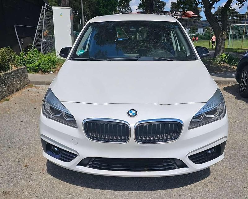 Gebraucht 2016 BMW 218 Gran Tourer Sport Line Van / Kleinbus | 16.999 € (Guter Preis) - Bild 1/4