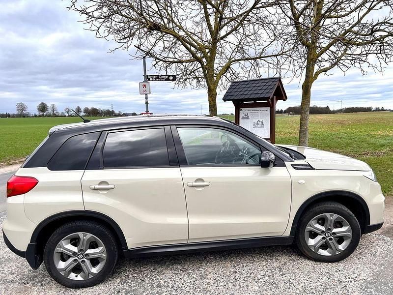 Gebraucht Suzuki Vitara Comfort+ 120 PS (88 kW) 2017 Beige SUV