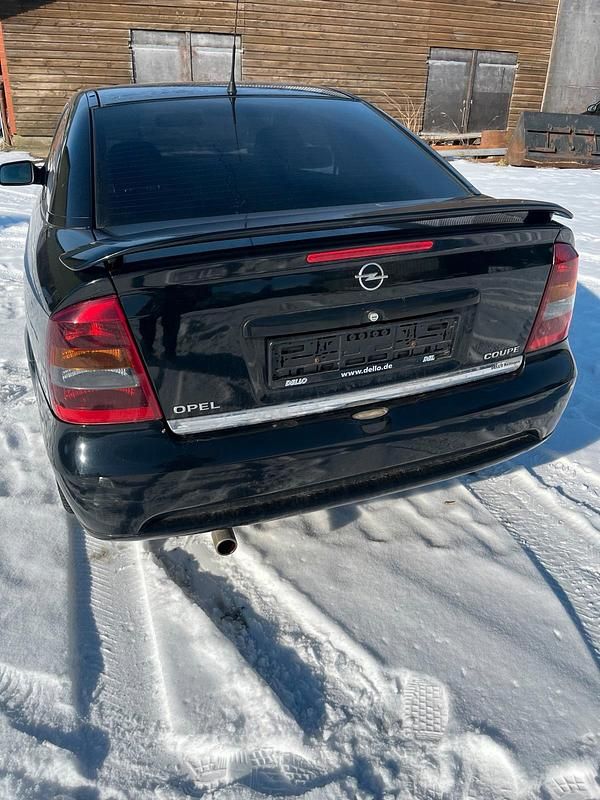 Gebraucht Opel Astra 147 PS (108 kW) 2002 Schwarz Coupé