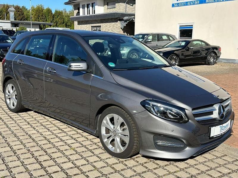 Gebraucht Mercedes B200 136 PS (100 kW) 2016 Grau Van / Kleinbus
