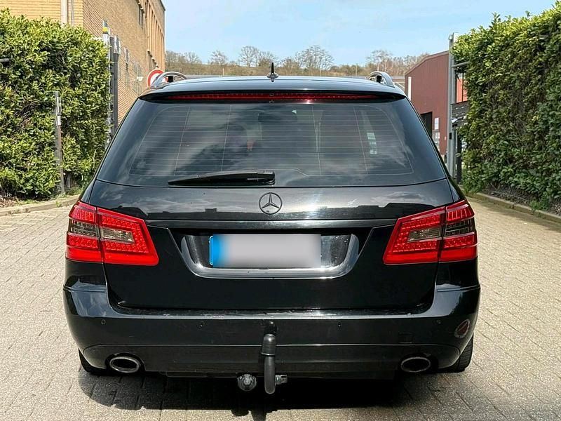 Gebraucht Mercedes E350 Avantgarde 231 PS (169 kW) 2011 Schwarz Kombi