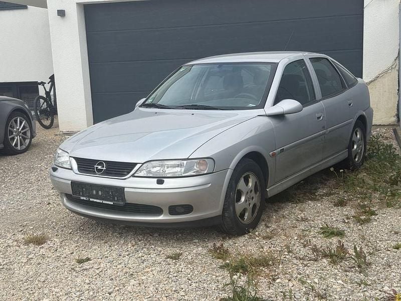 Silber Gebraucht 2000 Opel Vectra Edition Limousine | 500 € (Superpreis) - Bild 1/4