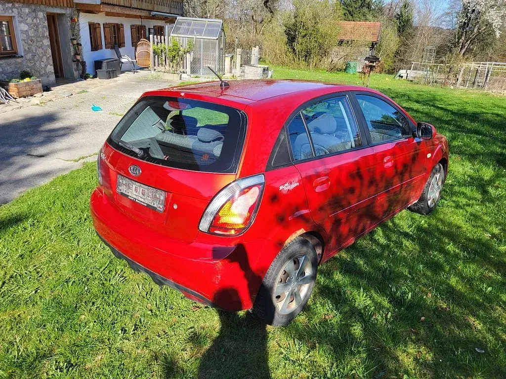 Gebraucht Kia Rio 97 PS (71 kW) 2011 Rot Limousine