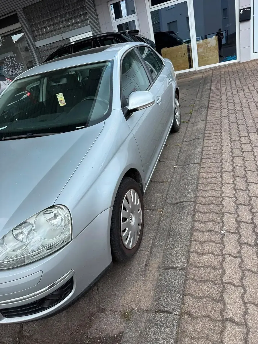 Gebraucht VW Jetta 85 PS (62 kW) 2006 Silber Limousine