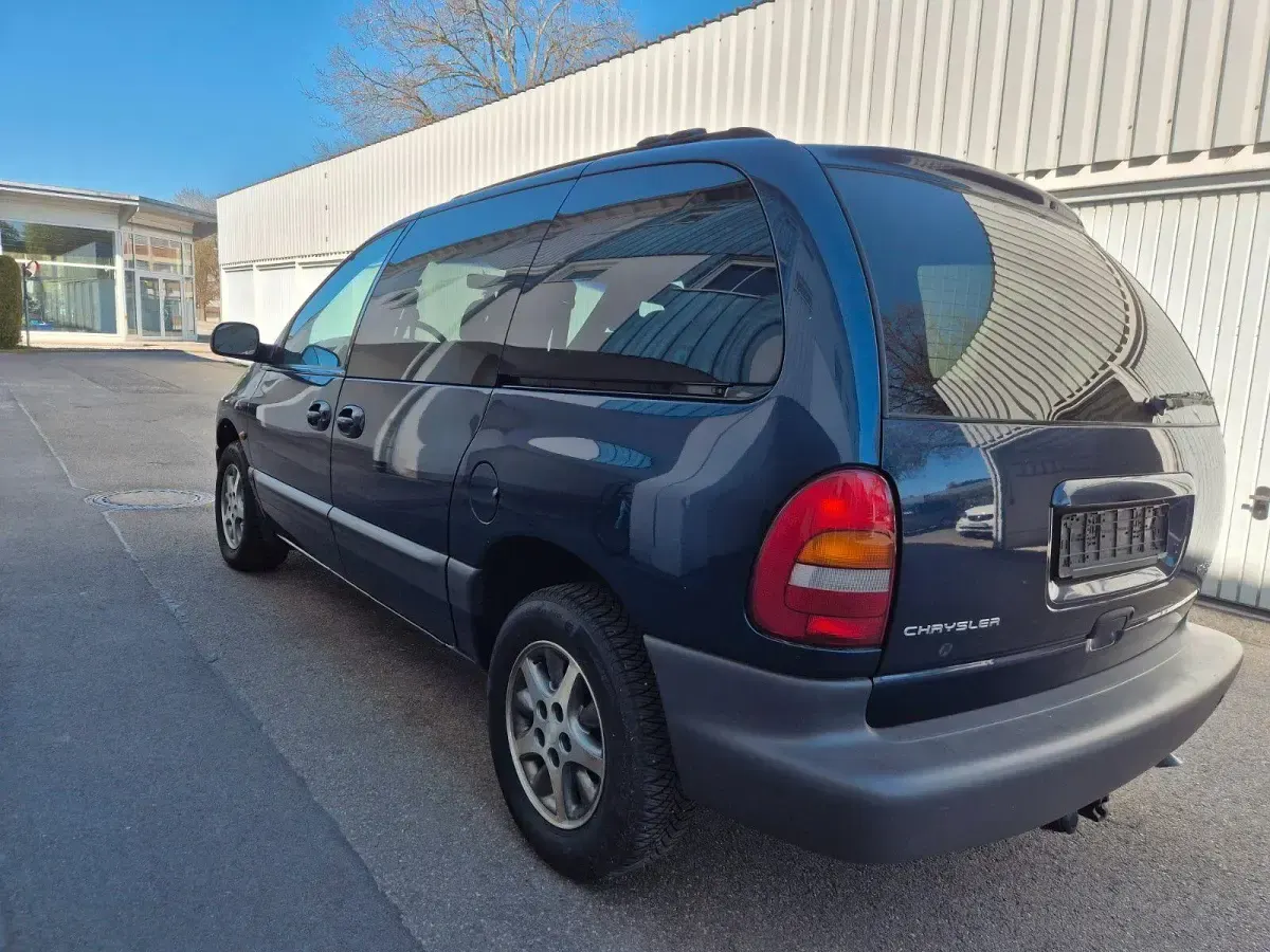 Gebraucht Chrysler Voyager 158 PS (116 kW) 2000 Blau Van / Kleinbus