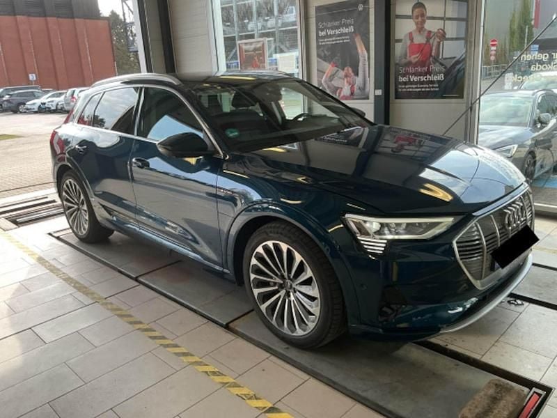 Second-hand Audi e-tron Advanced 300 kW (408 CP) 2023 Albastru SUV