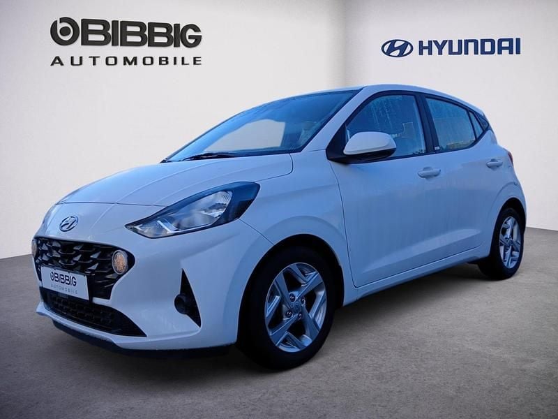 Weiß Gebraucht 2020 Hyundai i10 Trend Kleinwagen | 12.990 € (Fairer Preis) - Bild 1/3