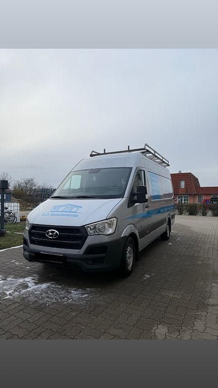 Gebraucht Hyundai H 350 150 PS (110 kW) 2017 Grau Van